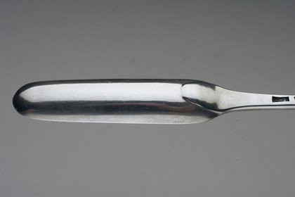 Antique Silver Marrow scoop (long drop)